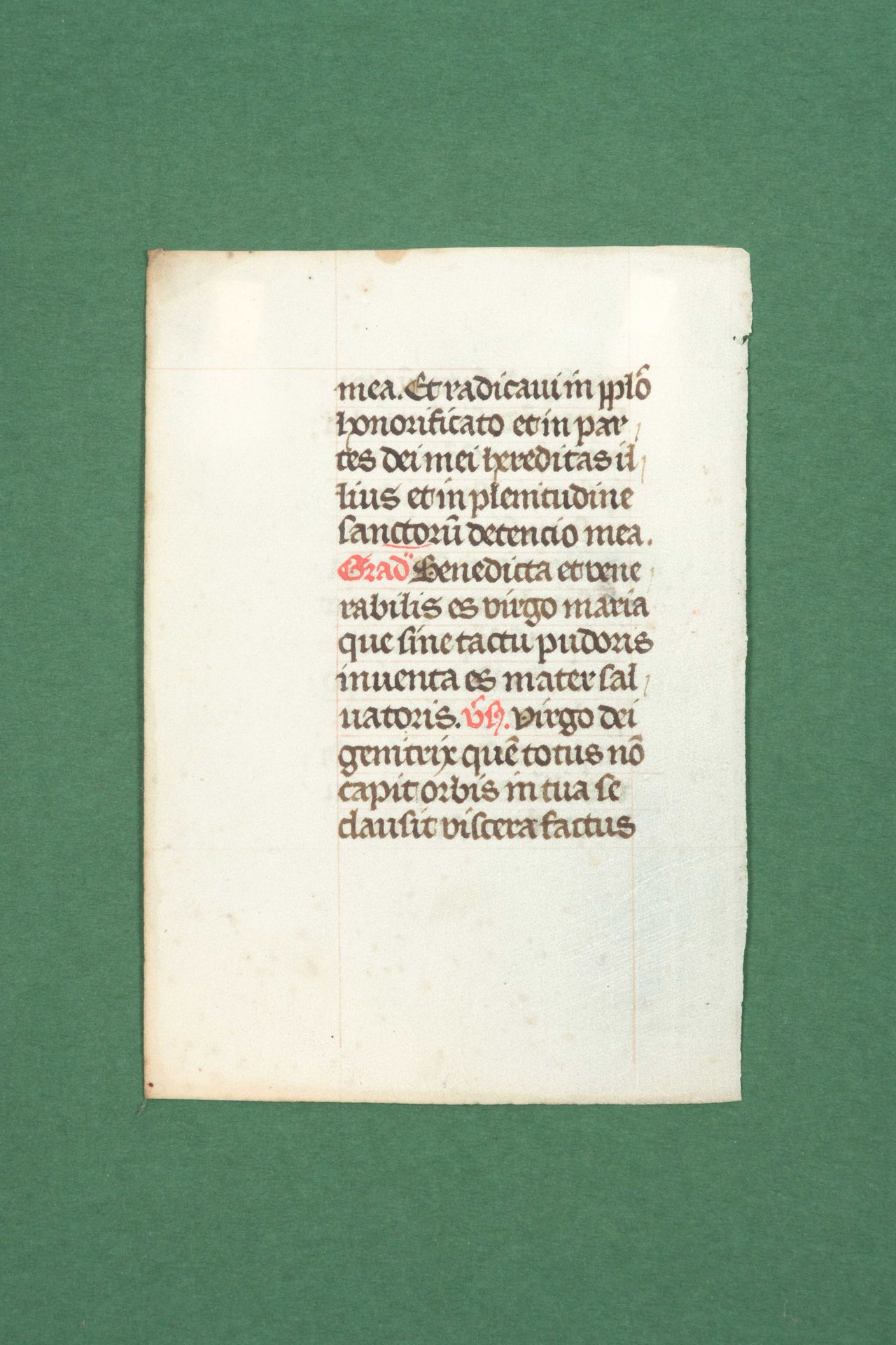 [GETIJDENBOEKJE] Blaadje uit Brugs (?) getijdenboek op perkament, ca. 1450

Dime&hellip;