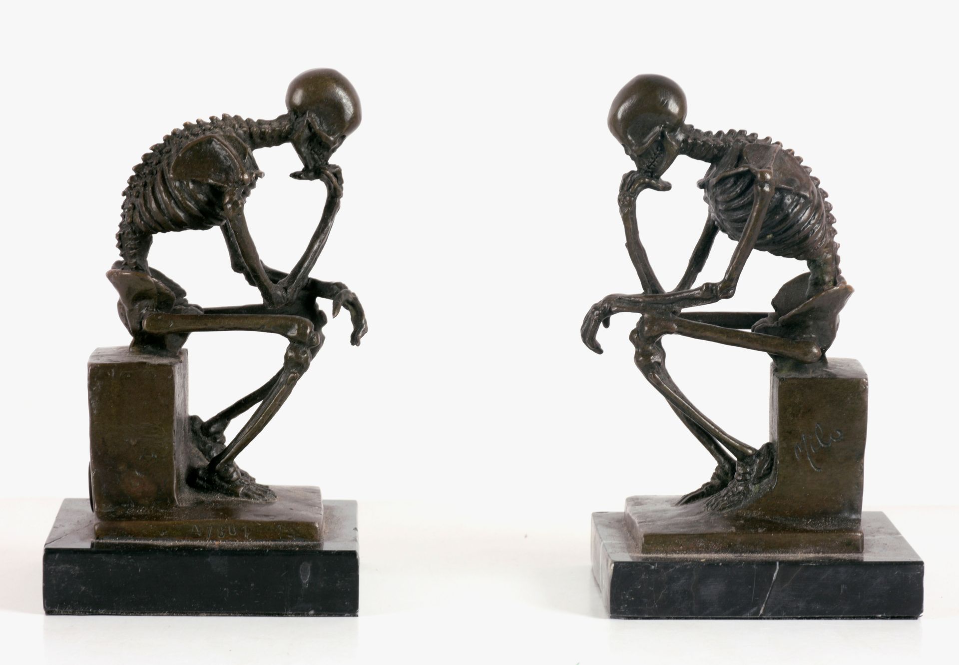 MILO (= M.F. LOPEZ) (1955) El doble de esqueletos

Brons met donkere patine op m&hellip;