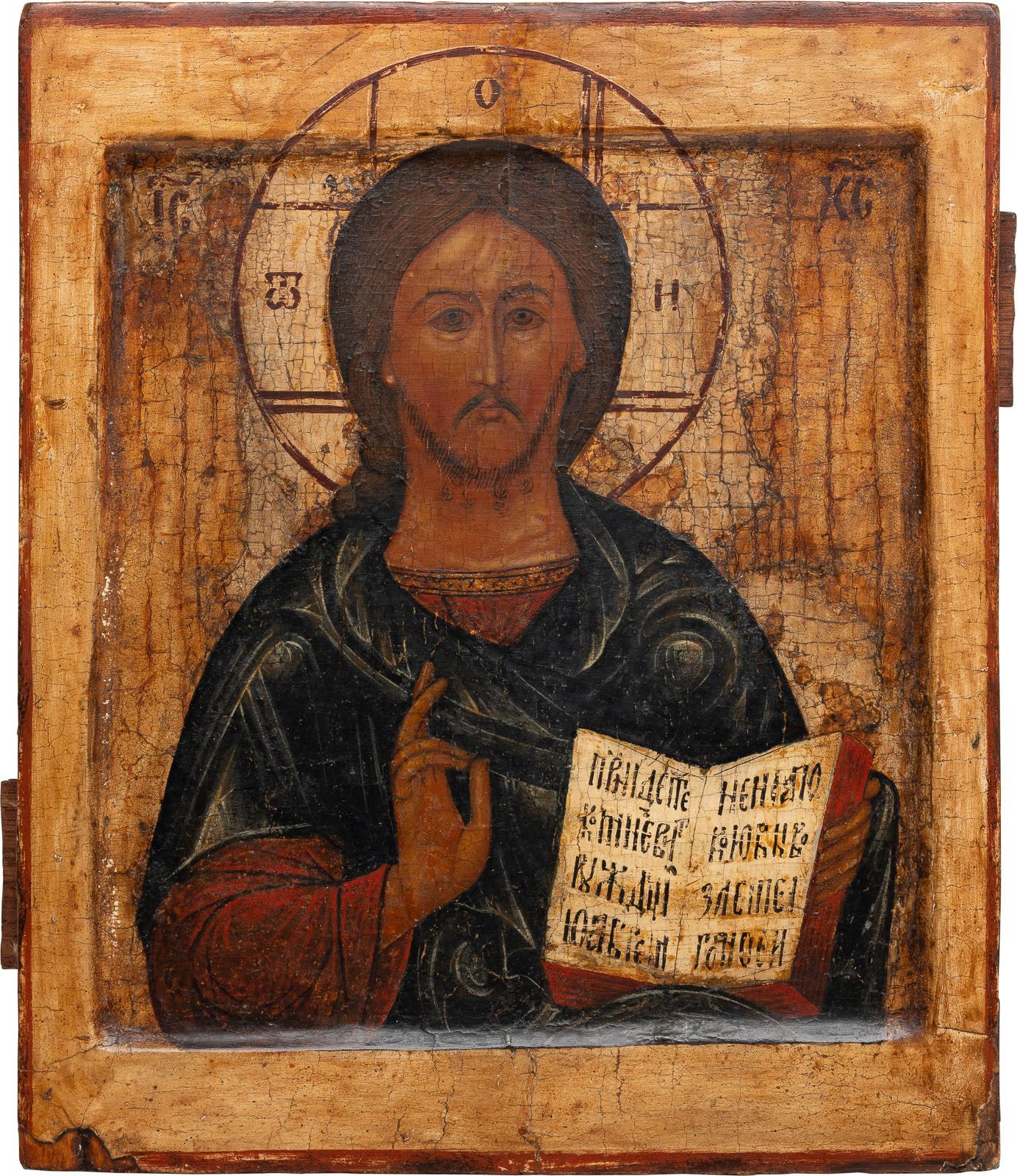 AN ICON SHOWING CHRIST PANTOKRATOR 一个显示基督的神像，俄罗斯，18世纪 木板上的淡彩画与科夫切格。背景和边框被剥去了石膏，得&hellip;