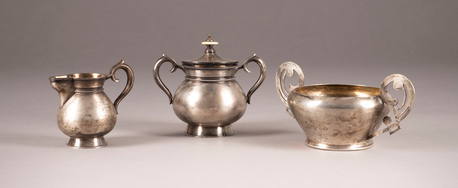 A SILVER SUGAR BOWL WITH COVER, A CREAM JUG AND A SUGAR BOW A SILVER SUGAR BOWL &hellip;
