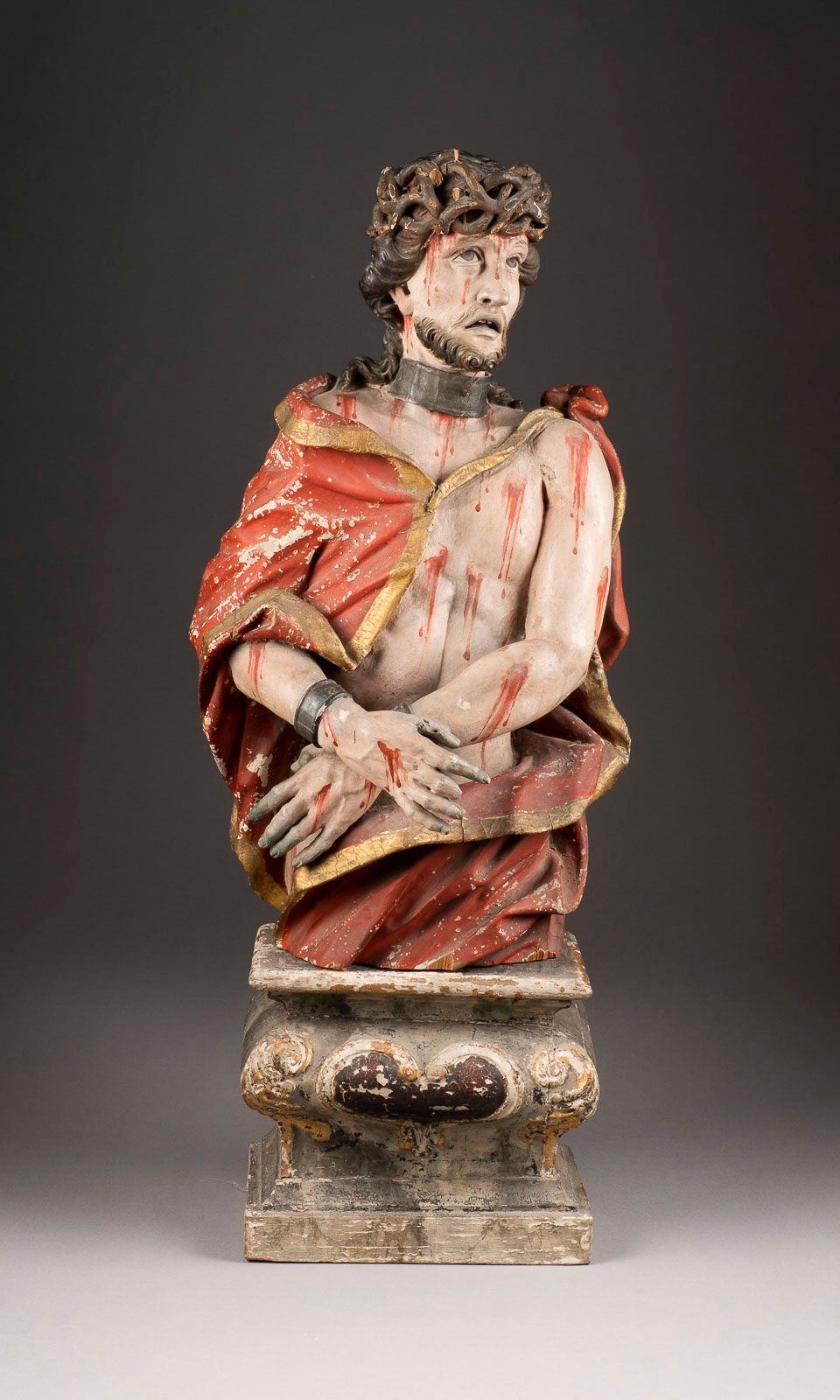 Null 南德，17世纪 木质，塑形雕刻，着色，背部扁平，镂空。总高97厘米，高72厘米（图）。在一个长方形的底座上，有一个半身像，描绘了基督被鞭打后的姿态，手&hellip;
