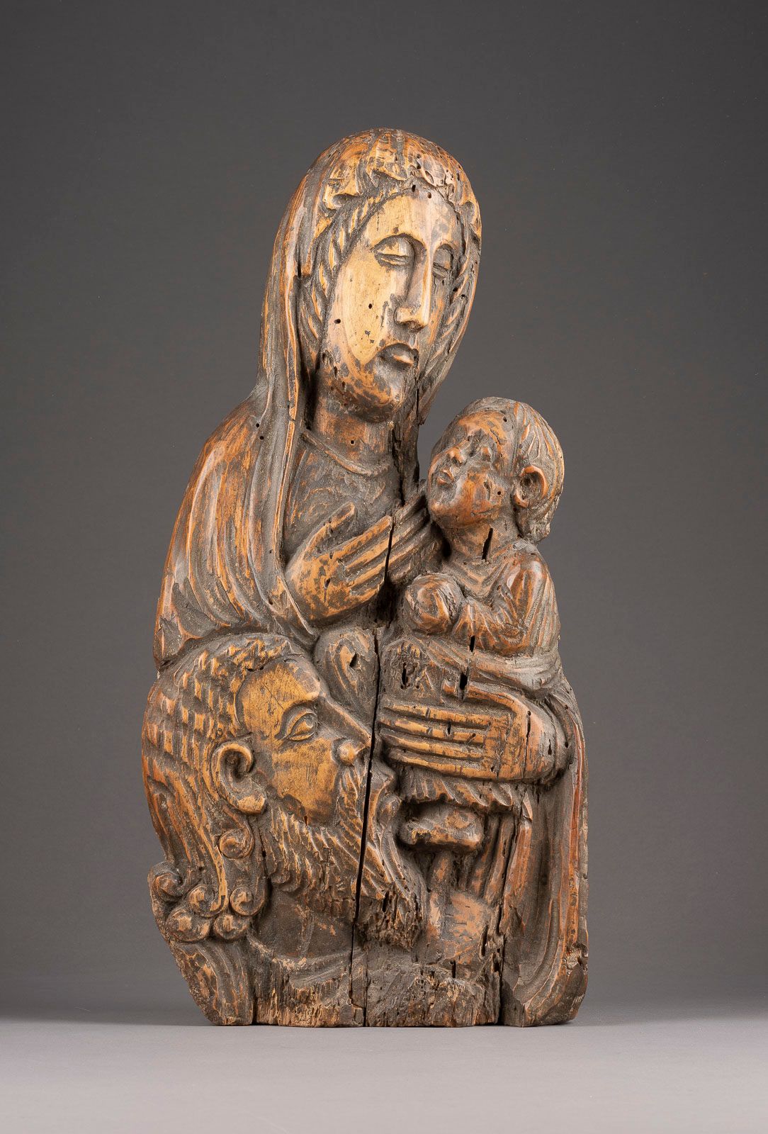 Null RELIEF WITH THE HOLY FAMILY Modern wood, relief carved, dark stained. H. 50&hellip;