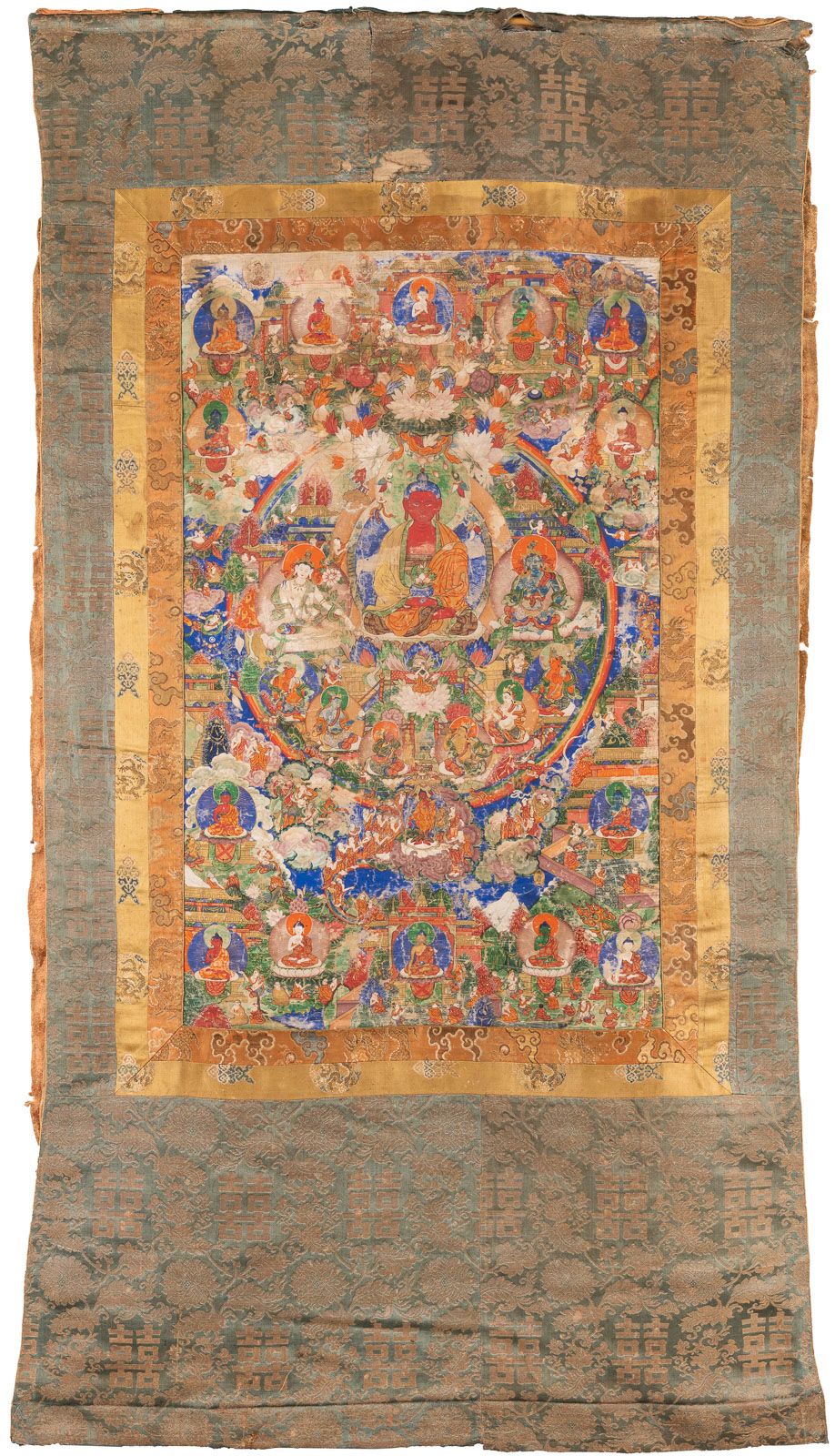 EIN THANGKA DES AMITABHA 描绘阿弥陀佛的唐卡 中国(西藏)，18/19世纪 布上涂色。77.5x50厘米。阿弥陀佛坐在莲花座上，手持布施&hellip;