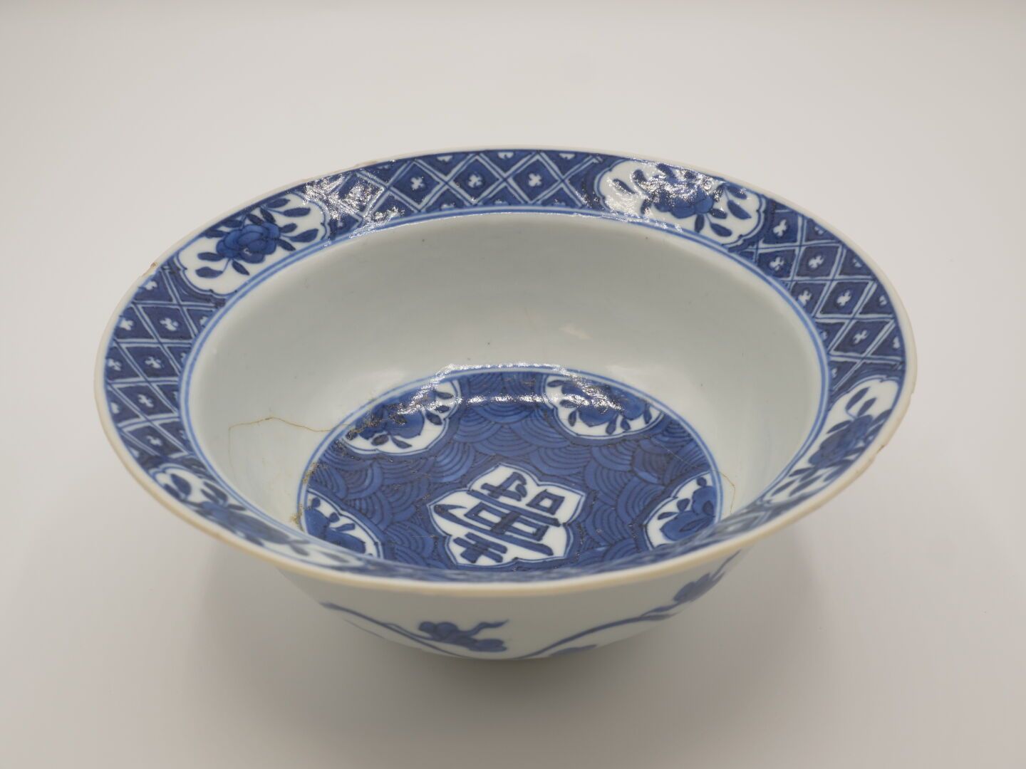 Null CHINE

Bol en porcelaine bleu et blanche à décor d'une guirlande de feuille&hellip;