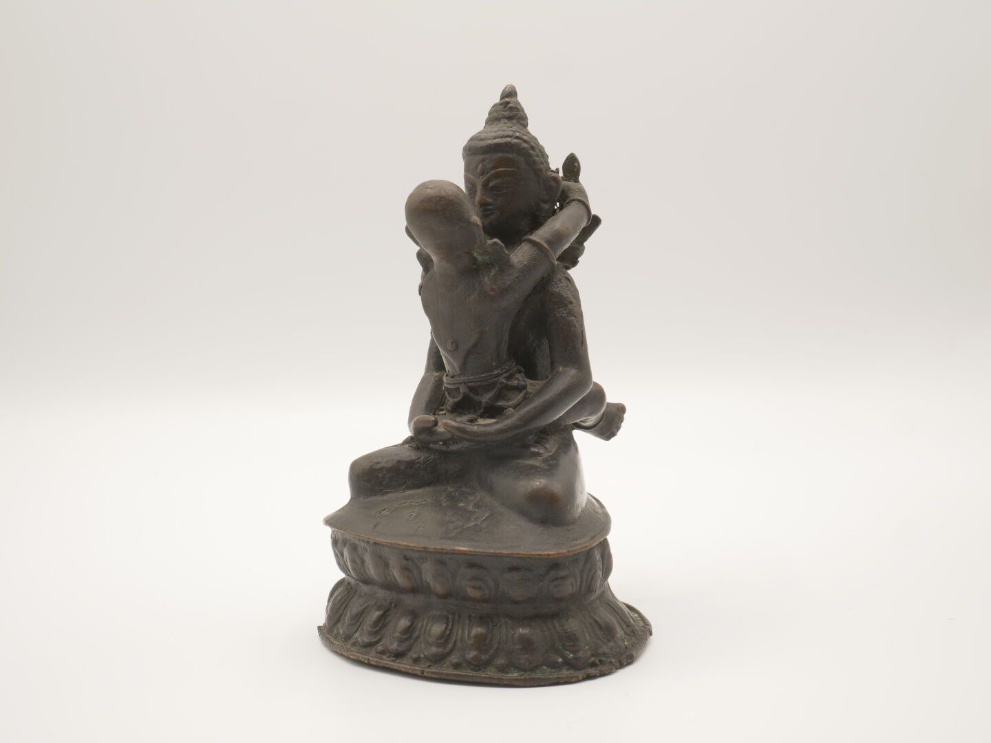 Null CHINE

Bouddha en position de méditation, tenant contre lui un enfant.

Bro&hellip;