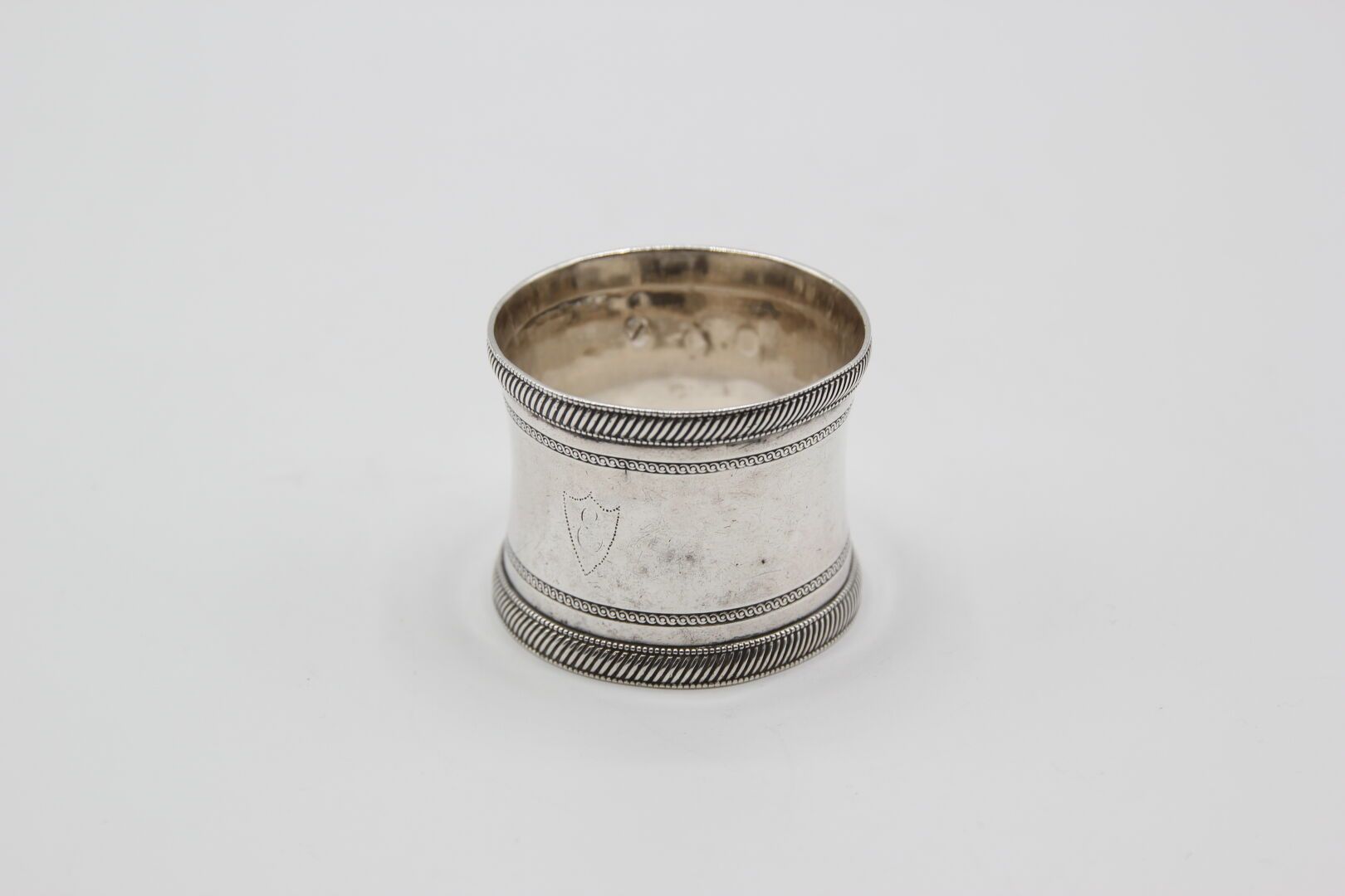 Null PARIS, 1819-38.

Silver napkin ring decorated with friezes of ovals and gad&hellip;