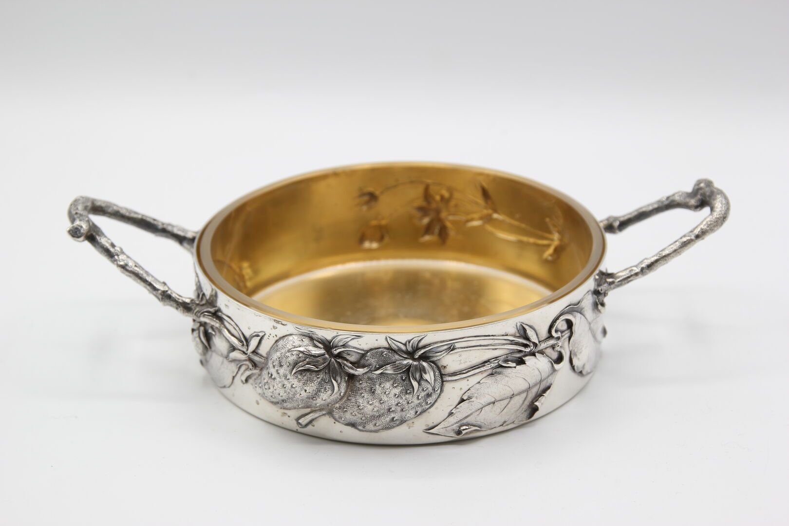 Null WOLFERS Frères, Art Nouveau.

Art Nouveau silver bowl or display case with &hellip;