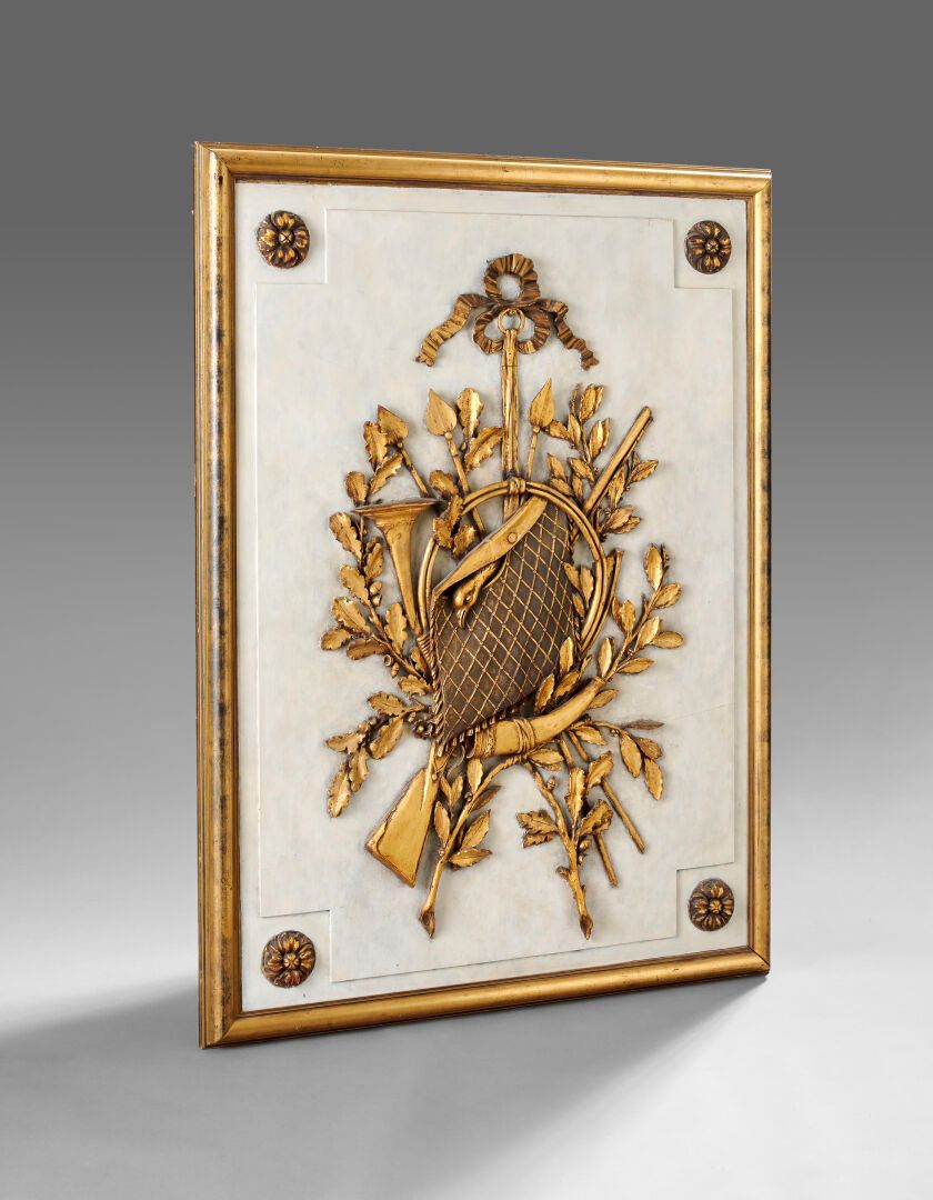 Null Gilded wood paneling. 
Carved wooden decor with hunting attributes: hunting&hellip;