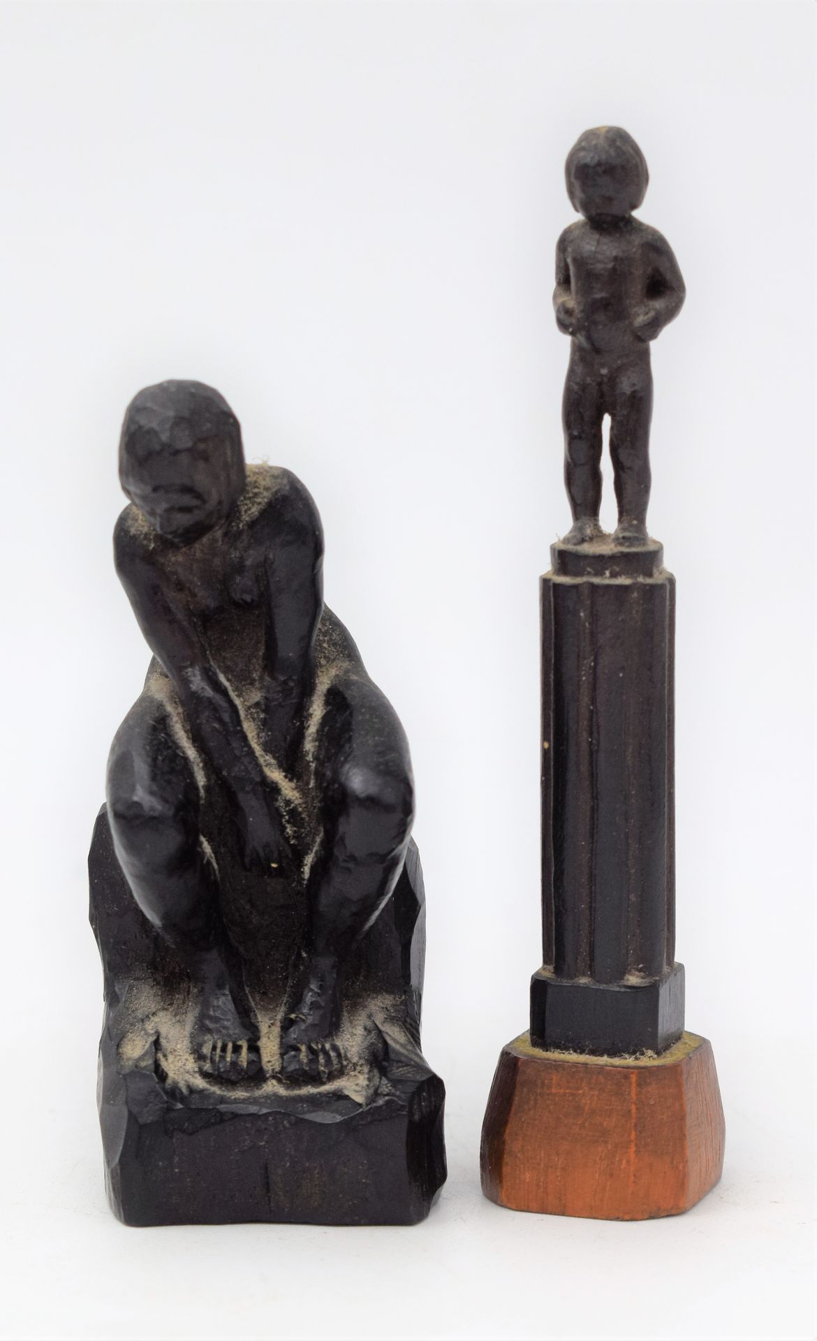 Null Ensemble de 2 petites sculptures en bois, début XXe siècle : 1. Jeune enfan&hellip;
