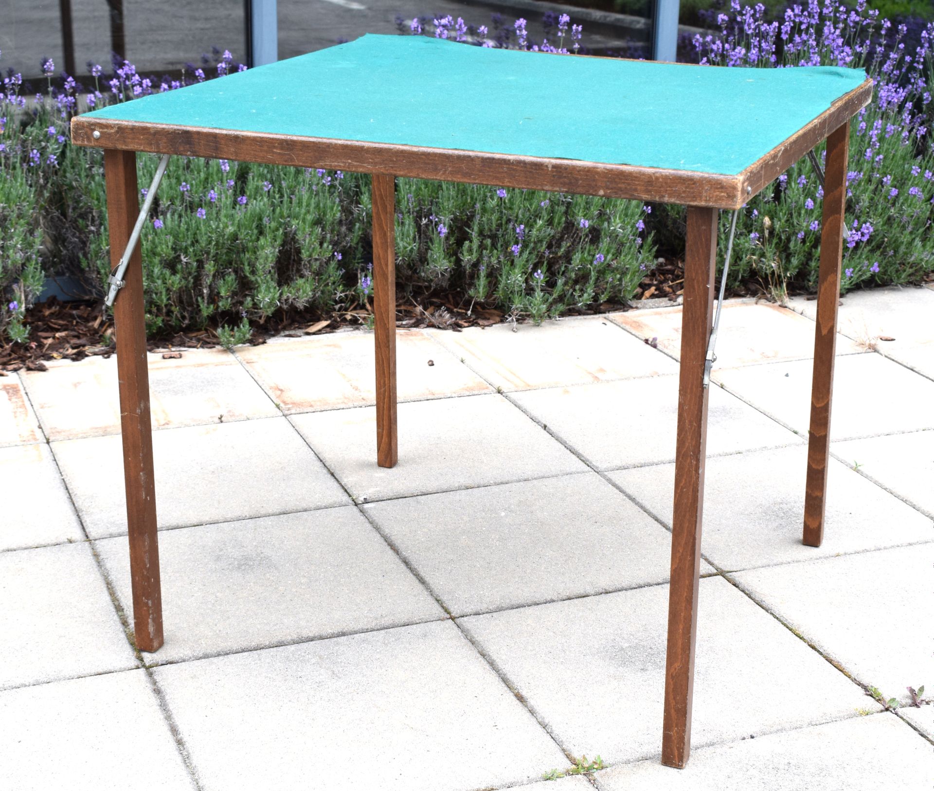 Null Table à jeux carrée en bois léger, années 50/60 à 4 pieds repliables sous l&hellip;
