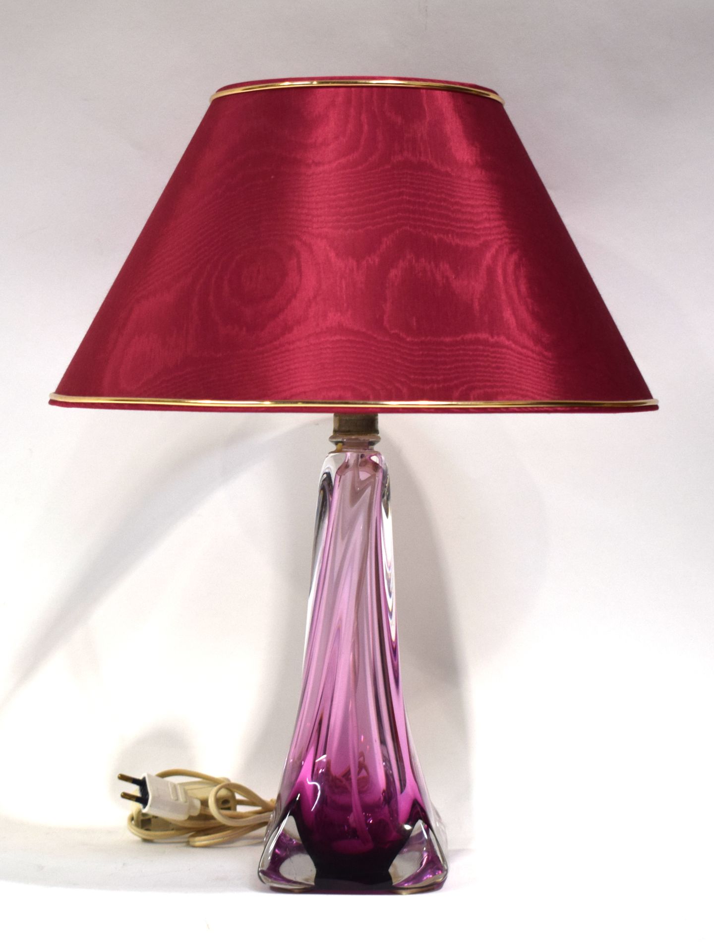 Null Lampe en cristal rose VAL SAINT LAMBERT, fut torsadée, hauteur 26 cm

|

Pi&hellip;