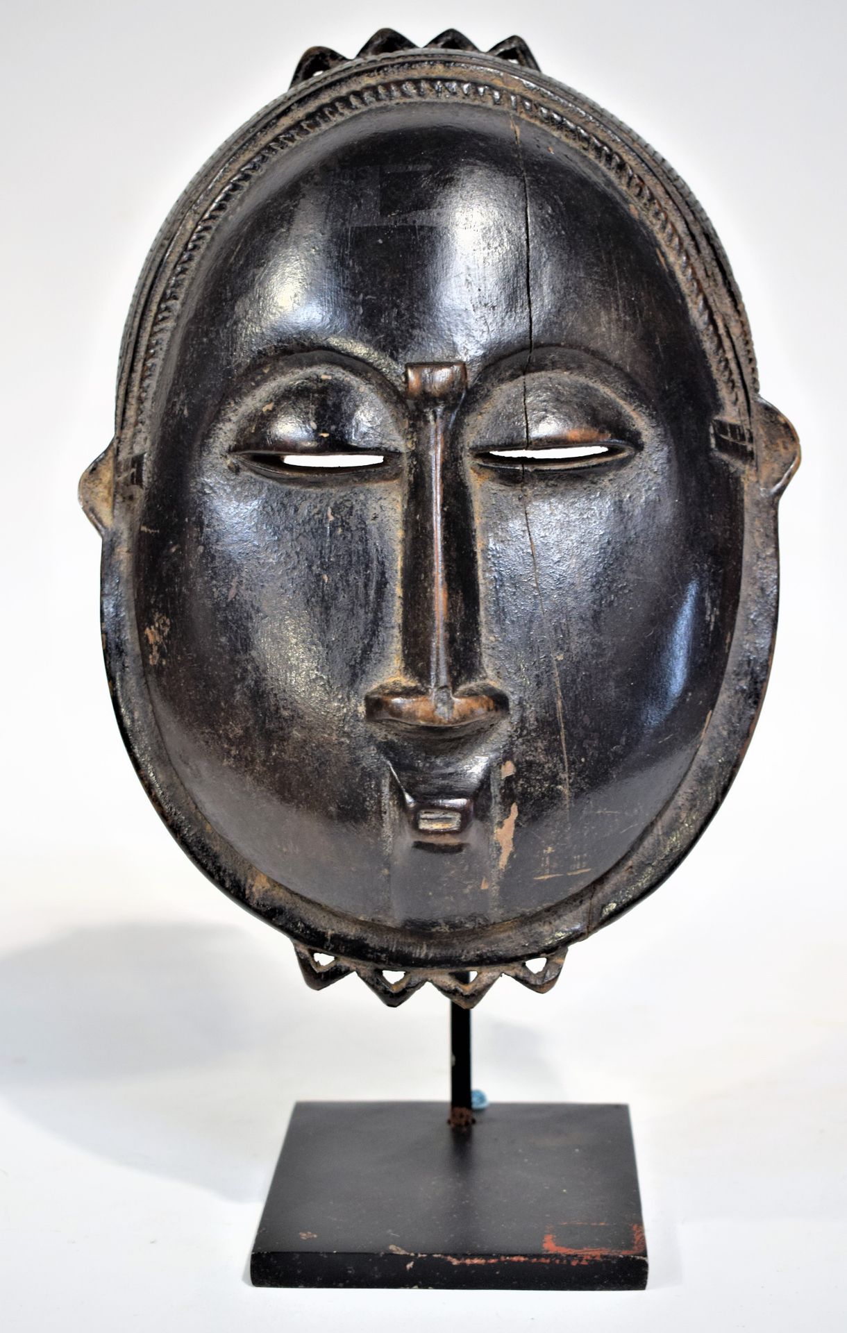 Null (COTE D'IVOIRE) Masque BAOULÉ, milieu du XXème siècle, socle sur mesure, 30&hellip;