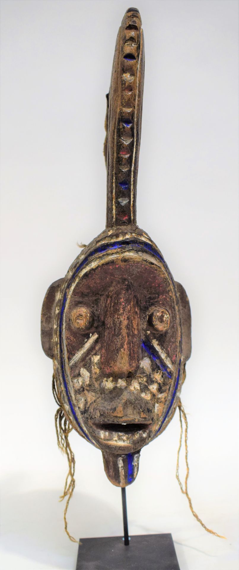 Null (BURKINA FASO) Masque MOSSI, milieu XXème siècle, socle sur mesure, 44 cm

&hellip;