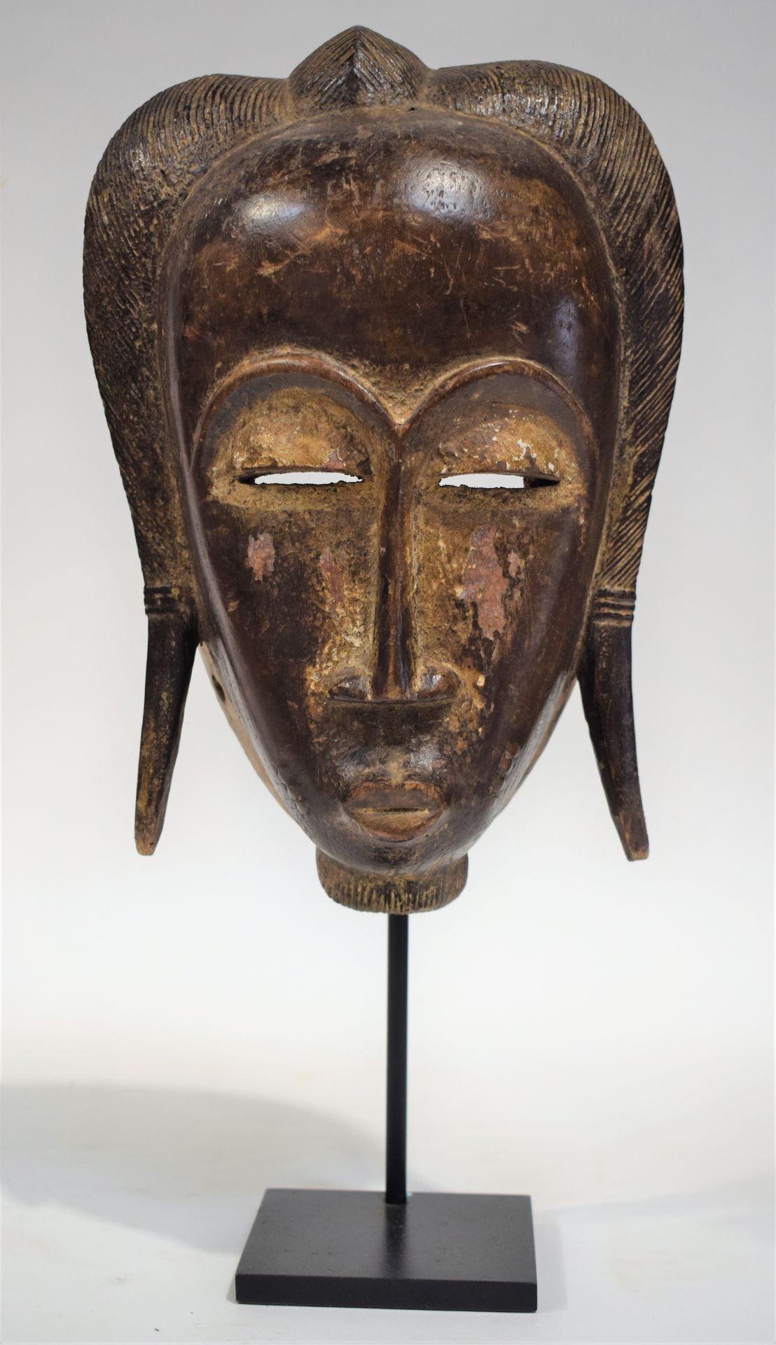 (COTE D'IVOIRE) Masque BAOULÉ, lié au culte des ancêtres, socle sur mesure 28 cm&hellip;