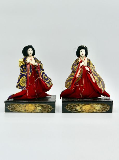 Null JAPON - Début du XXe siècle 
Deux poupées hina Nyngyo sannin kanjo (dames d&hellip;