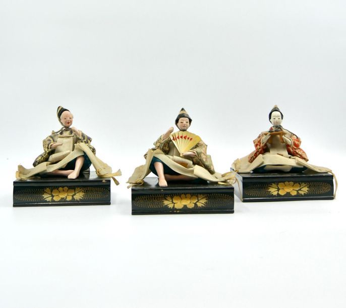 Null JAPON - Début du XXe siècle 
Trois poupées hina Nyngyo shich (serviteurs ou&hellip;