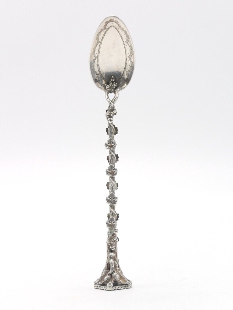 Null FRANCE XIXth CENTURY 

Silver 950/1000th stamp spoon with finely chased dec&hellip;