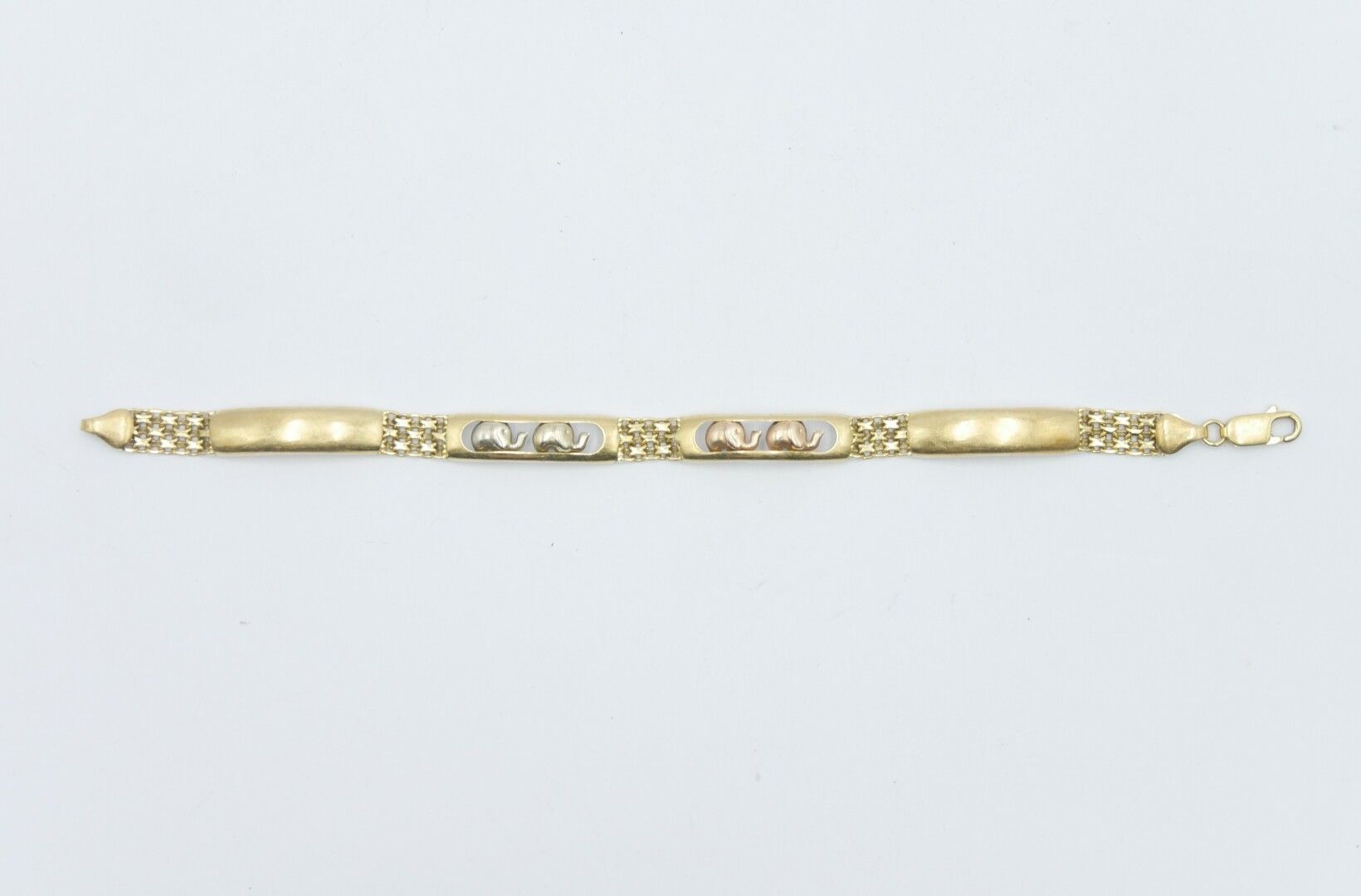 Null TRAVAIL ÉTRANGER - XXe siècle 

Bracelet articulé en or 750/1000e et argent&hellip;