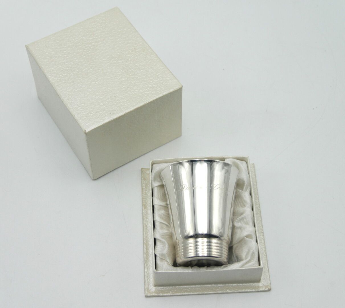 Null LIBERTY Orefice 

Bicchiere in argento con piede scanalato, inciso Pierre-L&hellip;