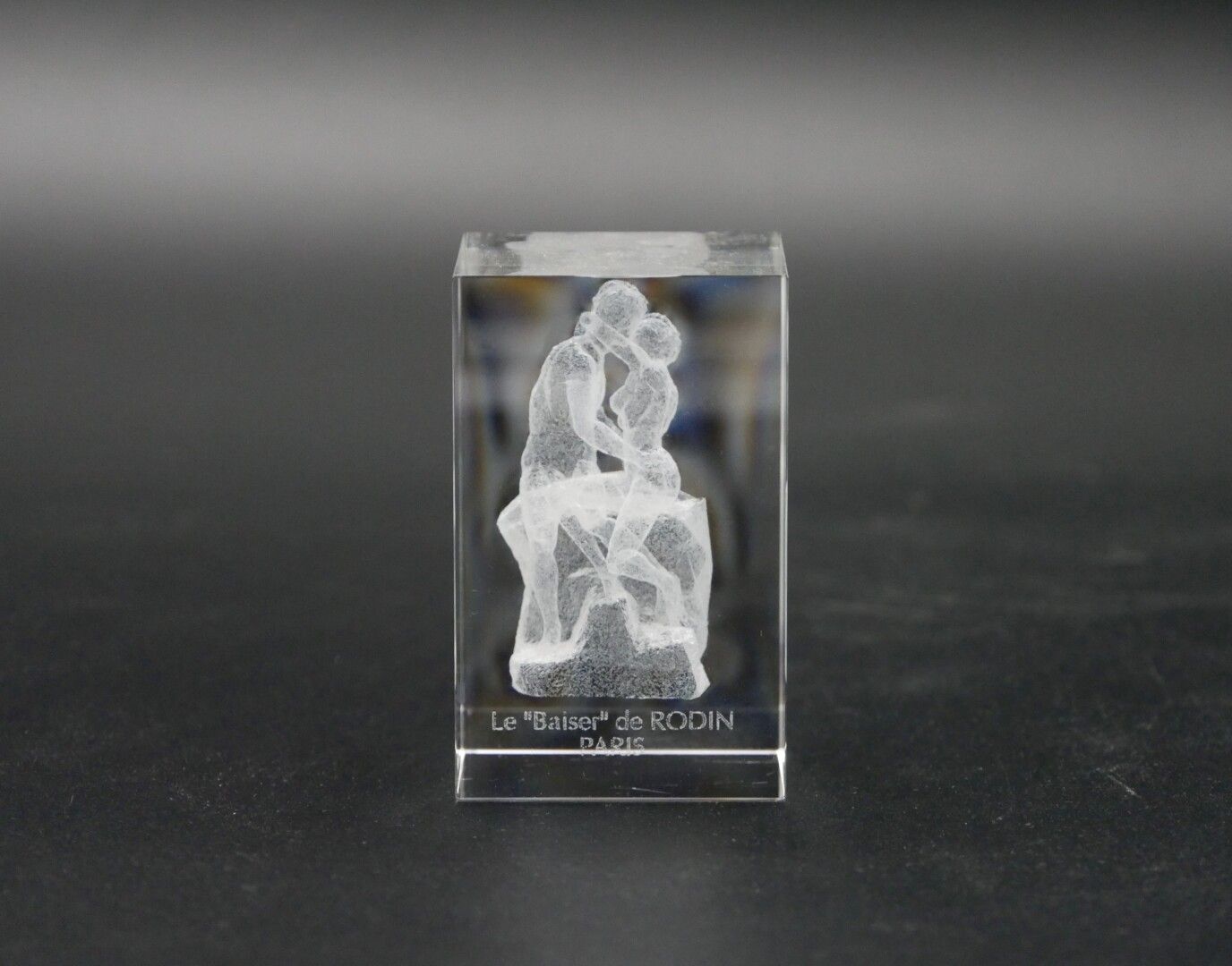 Null XXe SIÈCLE 

Cube en verre optique micro 3D gravé au laser représentant la &hellip;