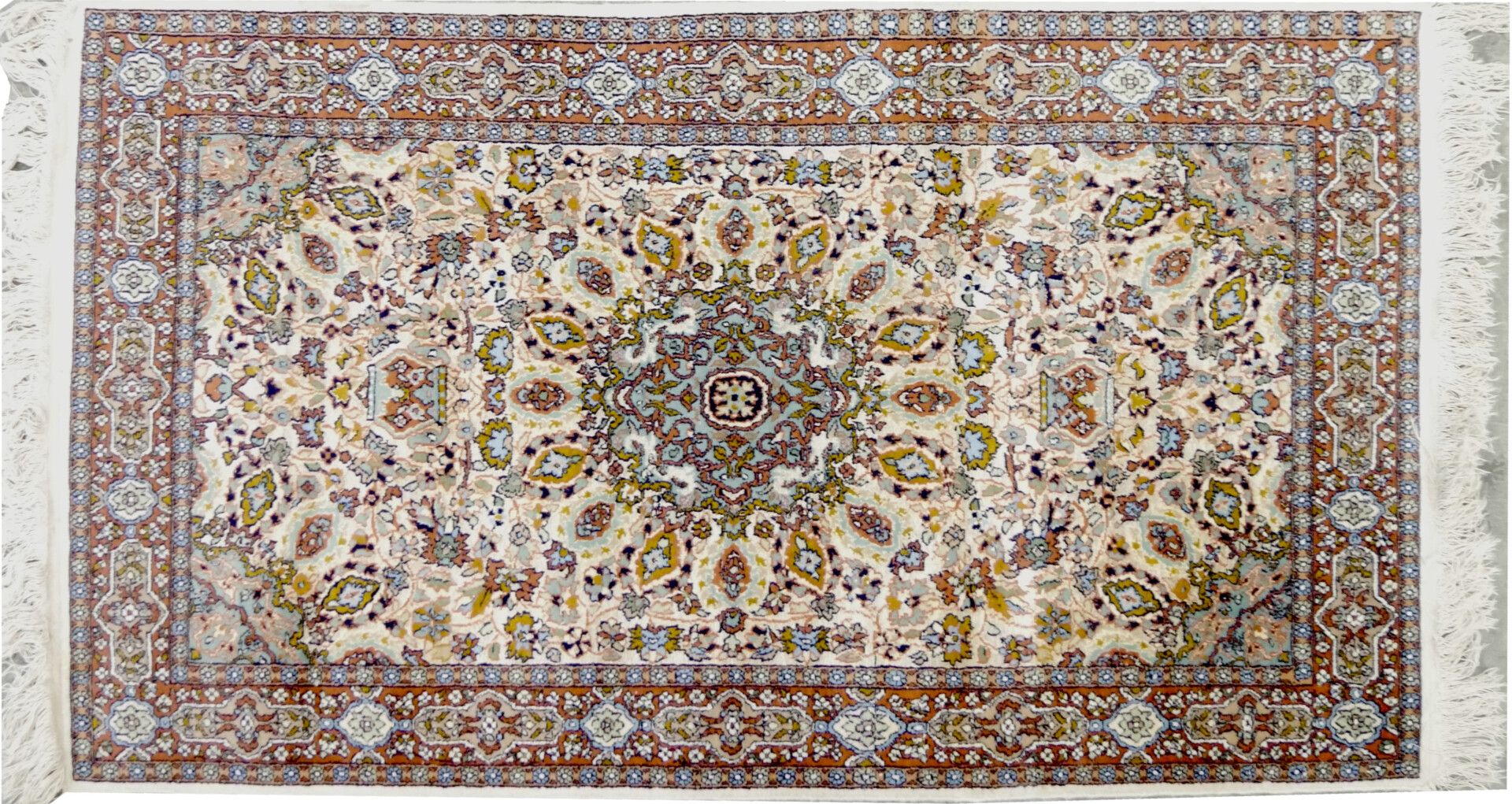 Null MODERN WORK 

Oriental wool carpet decorated with medallions on a beige bac&hellip;