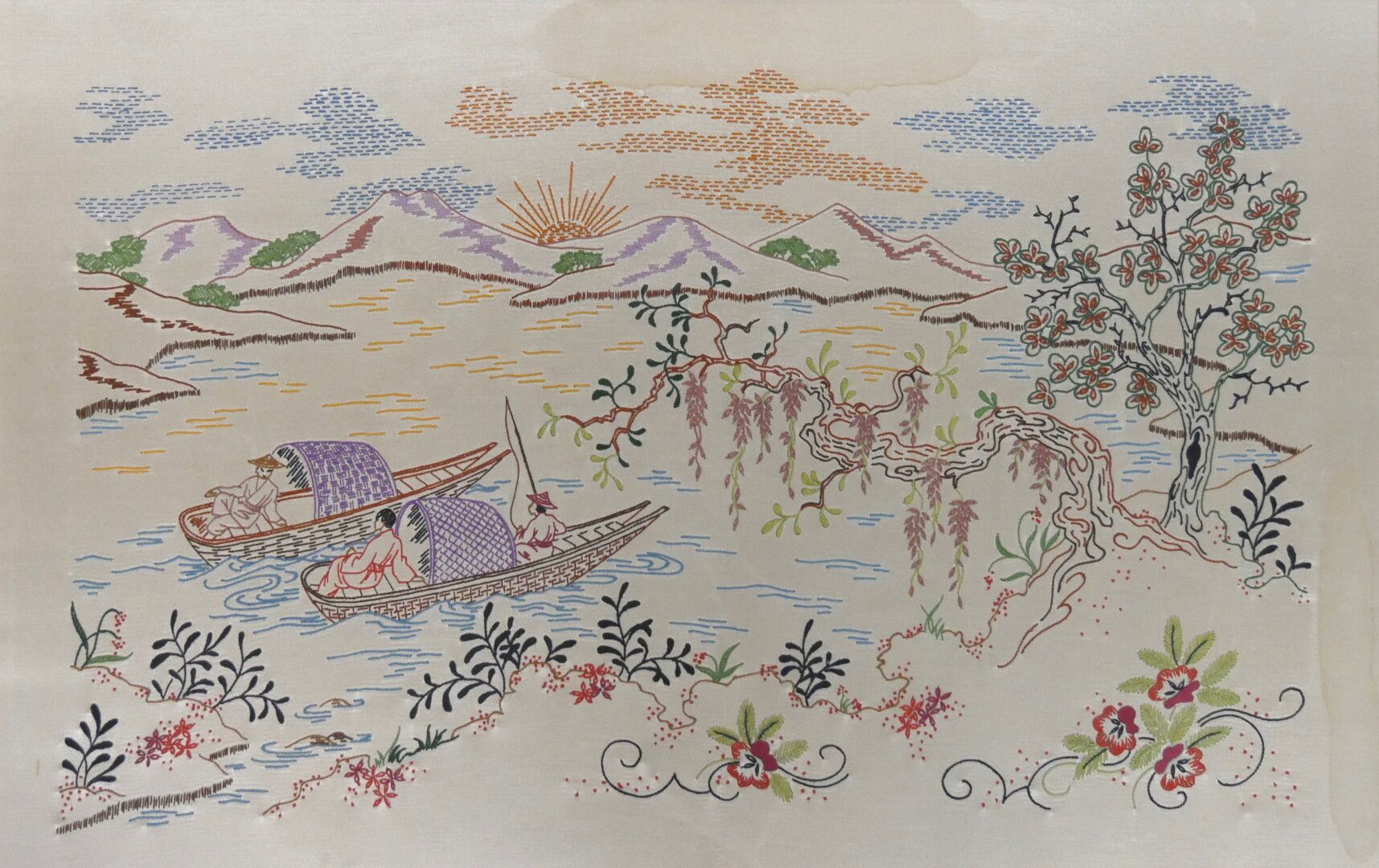 Null 亚洲

在水边的琼格

丝绸上的刺绣

有框

尺寸：60 x 90 cm 23,62 x 35,43 in.

水渍和污垢