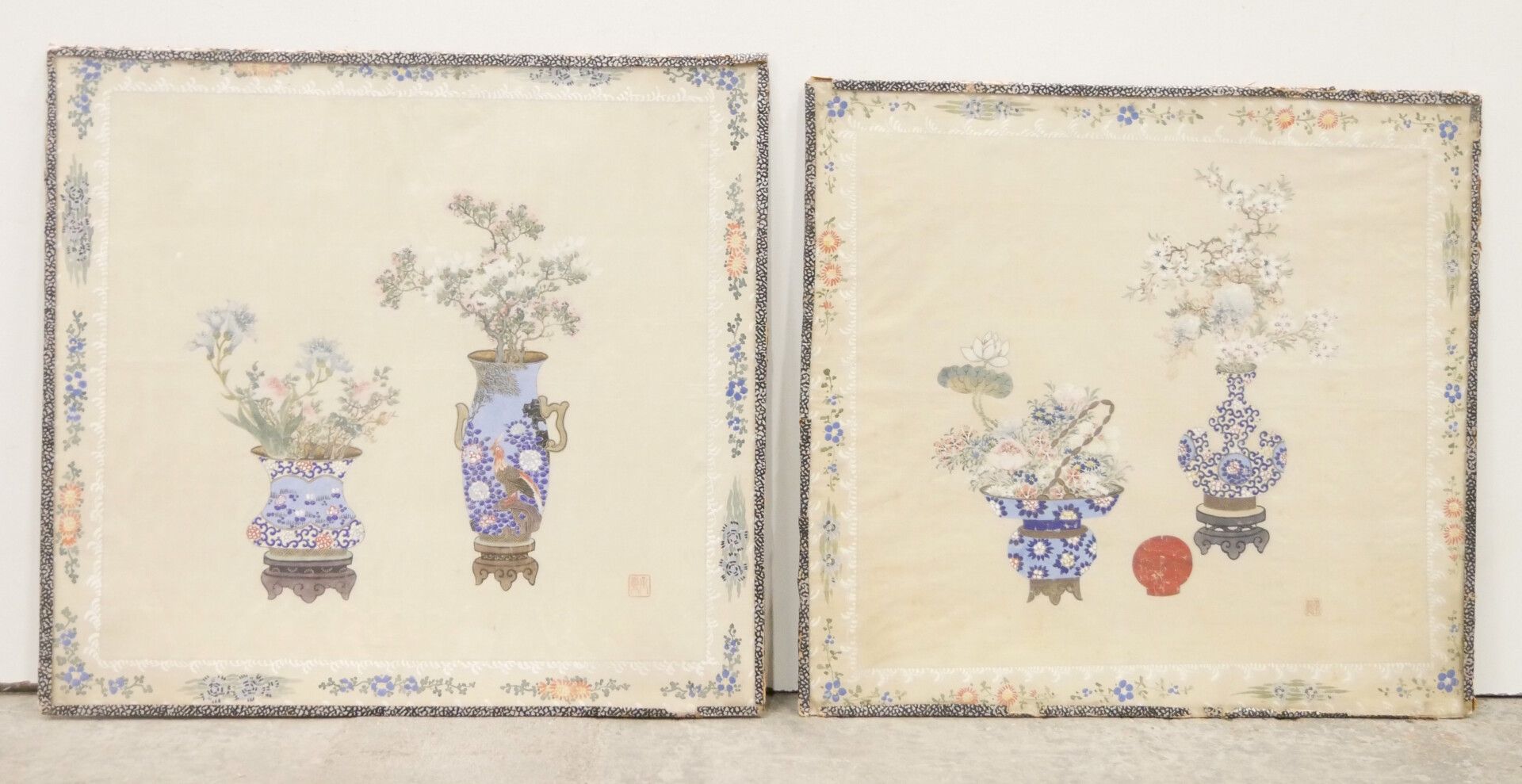 Null 中国 - 20世纪初

绢上水粉画四件套，表现花瓶

左下方或右下方的红色印章

玻璃下的框架

尺寸：37 x 40厘米。14.5 x 15.7英寸&hellip;