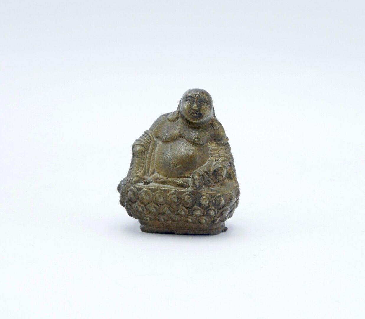 Null ASIEN - 20. Jahrhundert 

Bronze-Buddha 

H. 9 cm. 3,5 in.