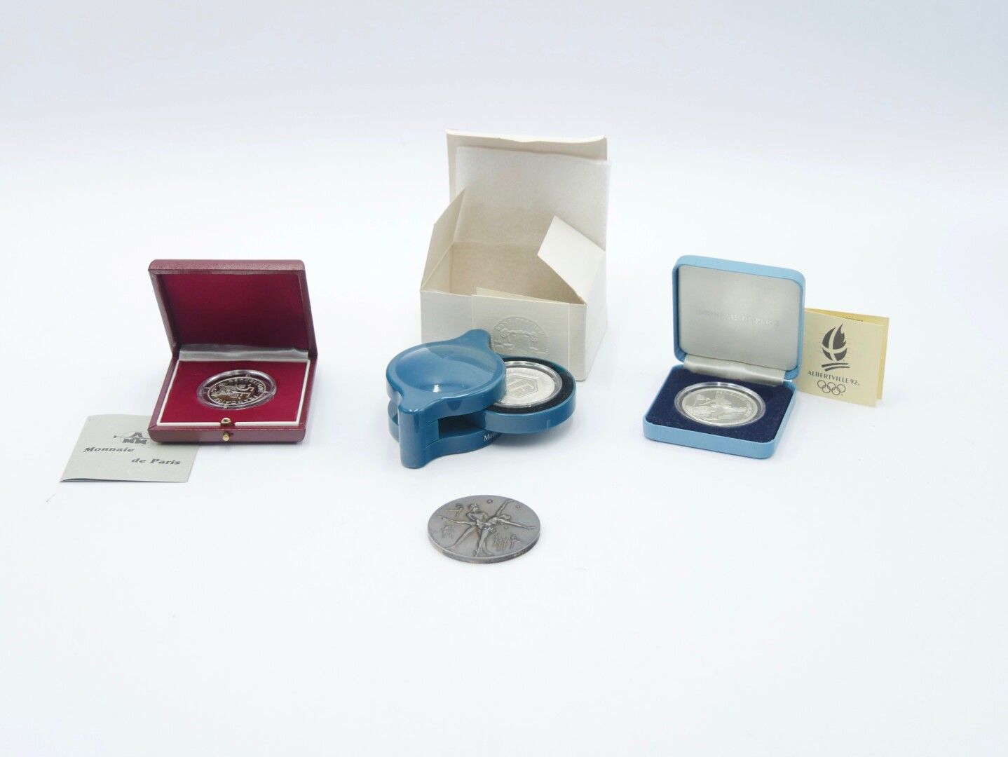 Null 钱币学--巴黎货币

地段包括 :

- 1989年银质5法郎纪念币，埃菲尔铁塔，由Joubert制作。重量：12克。装在一个滑套里，有证书。

- &hellip;
