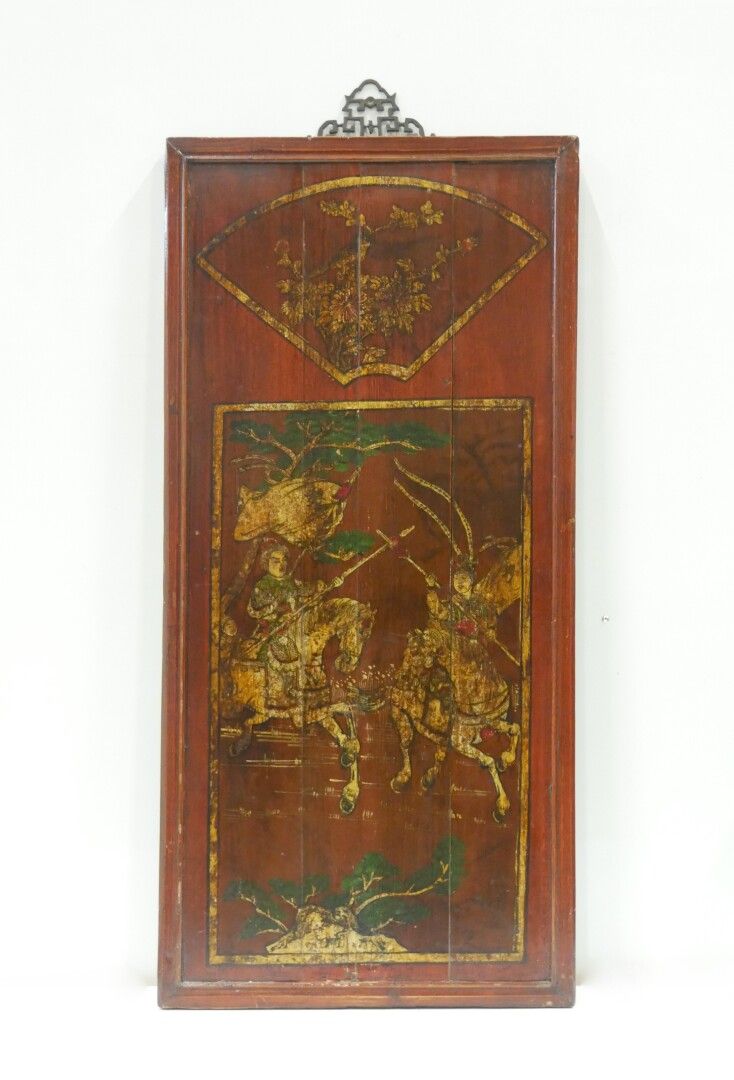 Null 中国 - 20世纪

描绘京剧场景的彩绘木板

尺寸：97 x 46厘米。38 x 18,1 in.

划痕、缺口、清漆（冲击）和油漆缺失、木头开裂和&hellip;