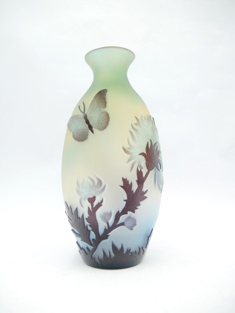 Null LA ROCHERE 

Vase en verre multicouches de forme oblong le col resséré, à d&hellip;