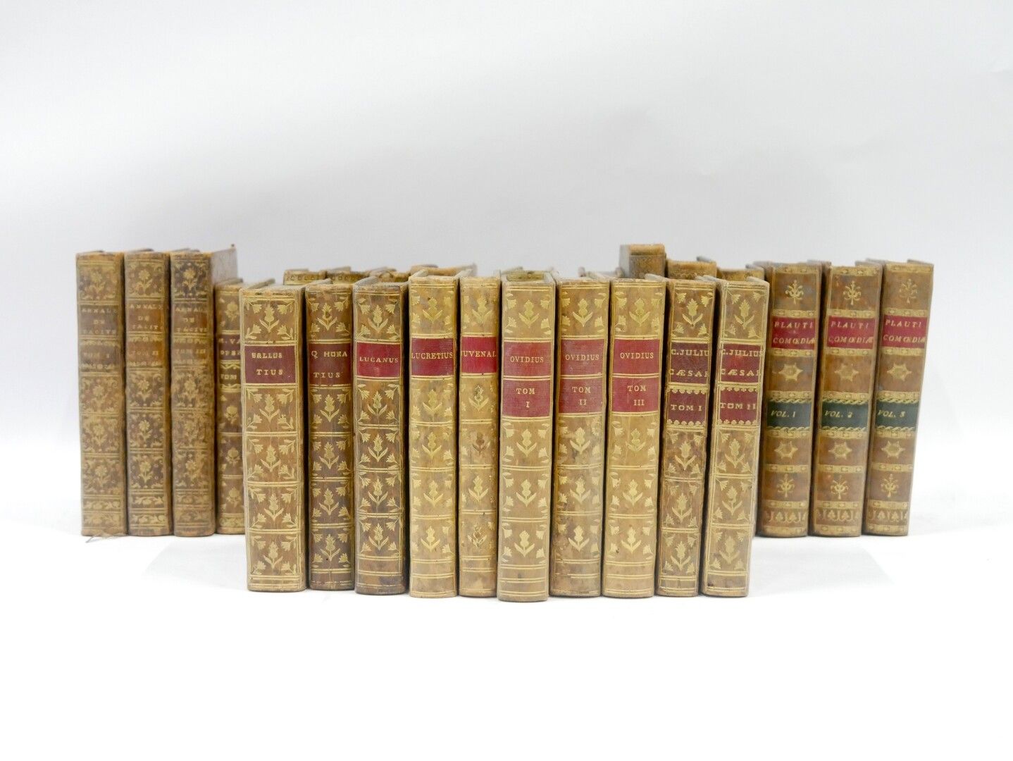 Null CLASSICS - 18th CENTURY

Set of 29 volumes including: 

- C. CORNELII, Taci&hellip;
