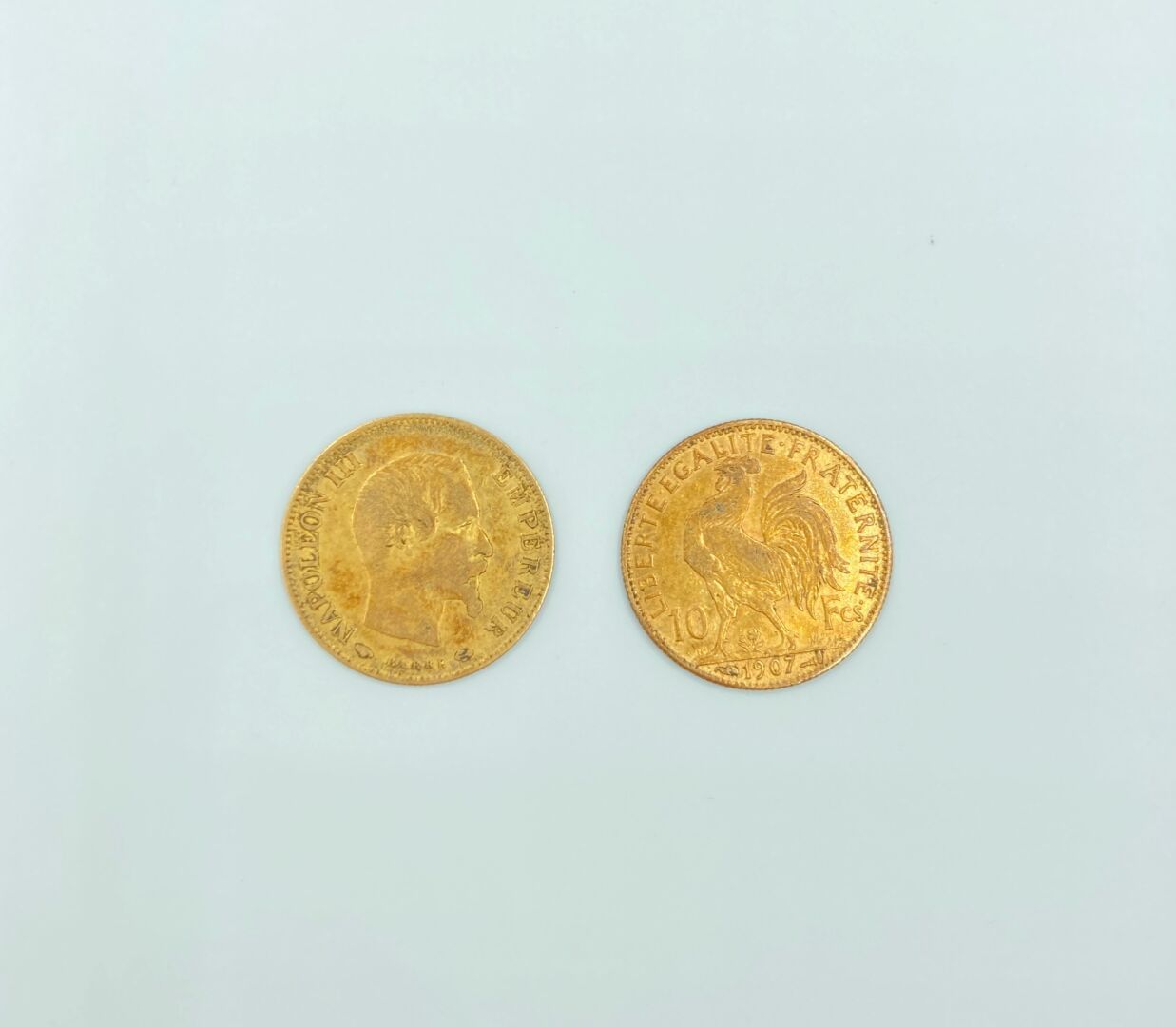 Null 法国--19世纪和20世纪

一批两枚金币:

- 10法郎金币，拿破仑三世光头，1860年，巴黎（Atelier A）。

- 10法郎金币，公鸡，&hellip;