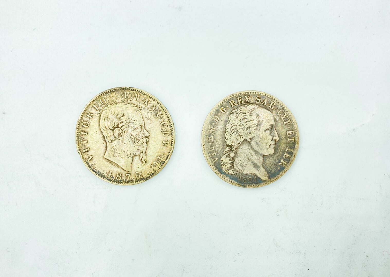 Null 意大利 - 19世纪

两枚5里拉银币。

- 意大利，萨瓦-撒丁岛，维托里奥-埃马努埃莱一世，1821年都灵

- 维托里奥-埃马努埃莱二世, 18&hellip;