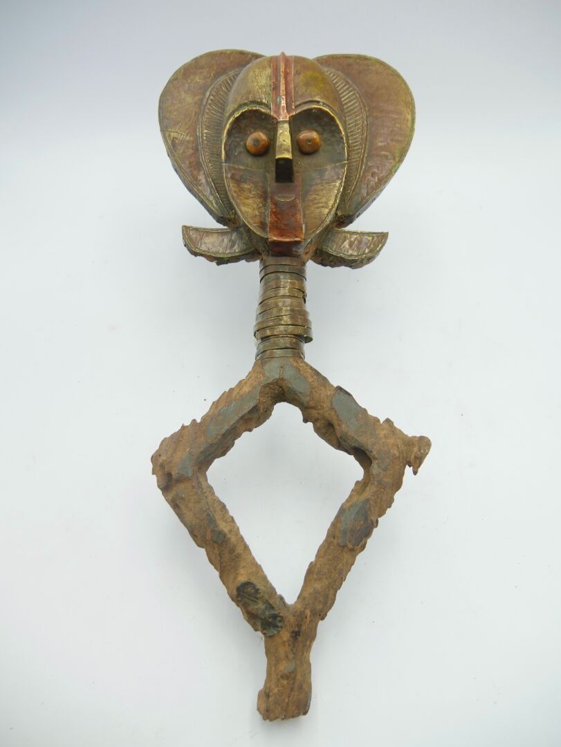 Null 
Kota reliquary figure effigy, Gabon




Wood with brown patina, metal



O&hellip;