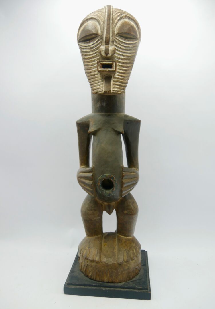 Null Songye type statue, Democratic Republic of Congo

Wood with black-brown pat&hellip;