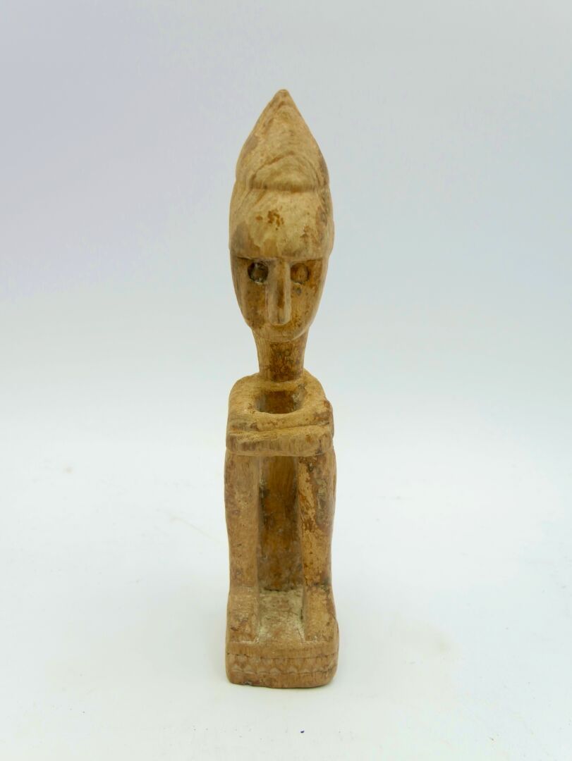 Null Statuette de type Bornéo

Bois à patine naturelle

H. : 24 cm.
