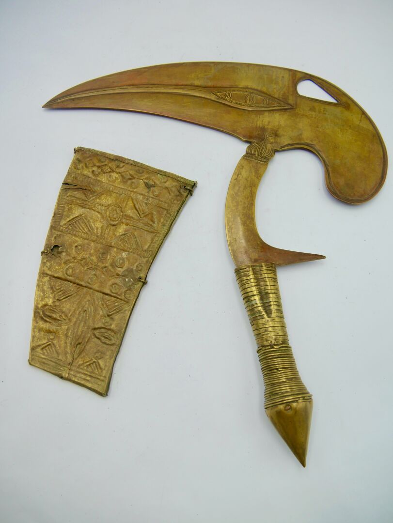 Null Messer vom Typ Osele Kota, Gabun.

Kupferlegierung

l. : 43 cm. - L.: 38,5 &hellip;