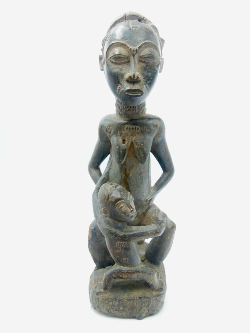 Null Maternità tipo Baoule, Costa d'Avorio

Legno con patina marrone, incidenti
&hellip;