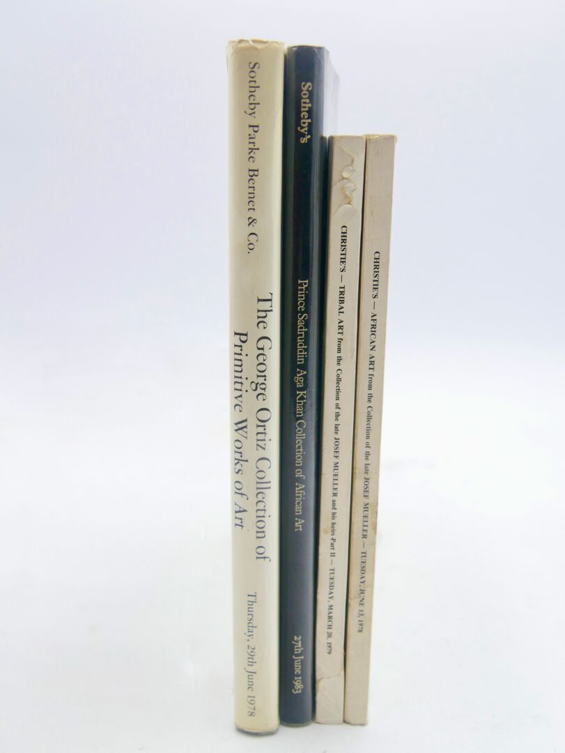 Null Lote de cuatro catálogos de subasta: 

- Colección George Ortiz de obras de&hellip;