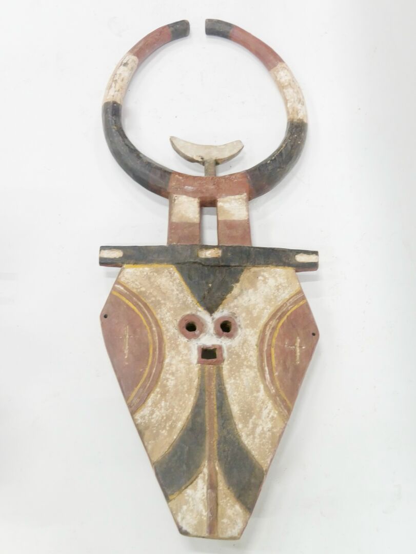 Null Maske vom Typ Bedu Nafana, Elfenbeinküste.

Holz, Pigmente, Unfall

H. 152 &hellip;