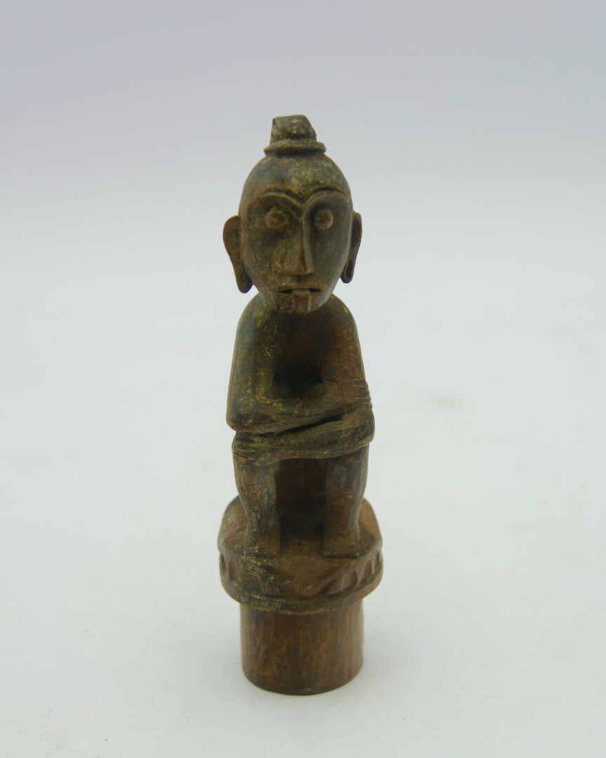 Null Tappo per recipiente Dayak, Borneo, Indonesia 

Legno con patina marrone

H&hellip;