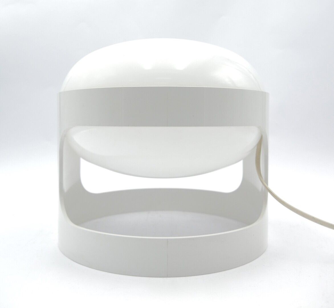 Null 乔-科伦坡(1930-1971)

KD27型台灯，白色ABS塑料材质

闭合尺寸：24 x 26 cm. 9,5 x 10 1/4 in. 约。

&hellip;