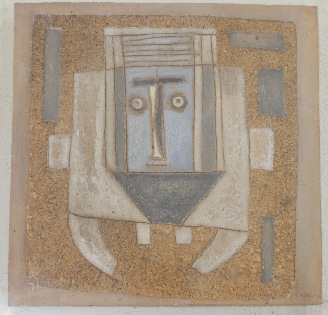 Null 布鲁诺-卡帕奇 (1906 -1996)

风格化的脸

雕刻和着色的陶瓷

签名右下：Capacci

安装在白色油漆的木板上，用玻璃板保护。

陶&hellip;