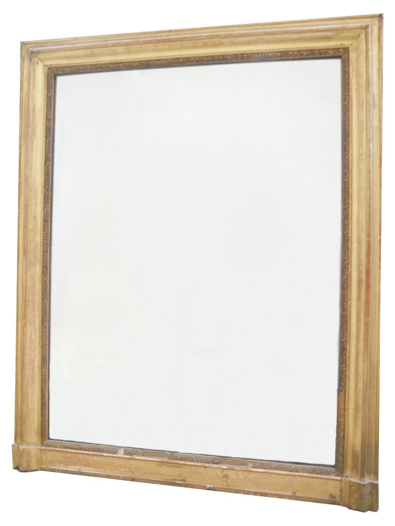 Null 20th CENTURY 

Rectangular mirror in stuccoed wood and gilt 

Size: 117 x 9&hellip;