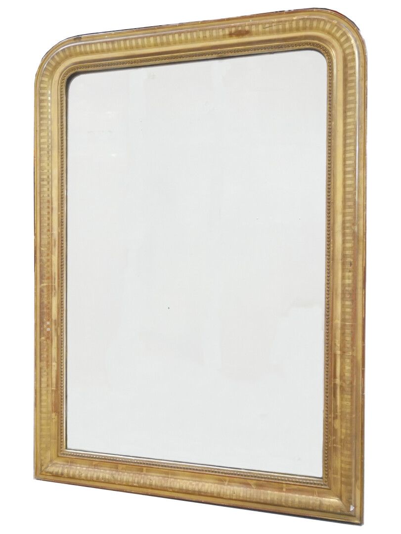 Null LOUIS PHILIPPE STYLE

A stuccoed and gilded wooden mirror with a pearl frie&hellip;