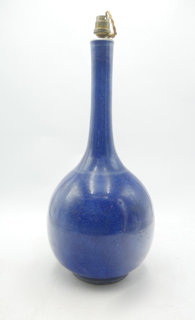 Null CHINA - QIANLONG period (1736-1795) 

A powder-blue enamelled porcelain lon&hellip;
