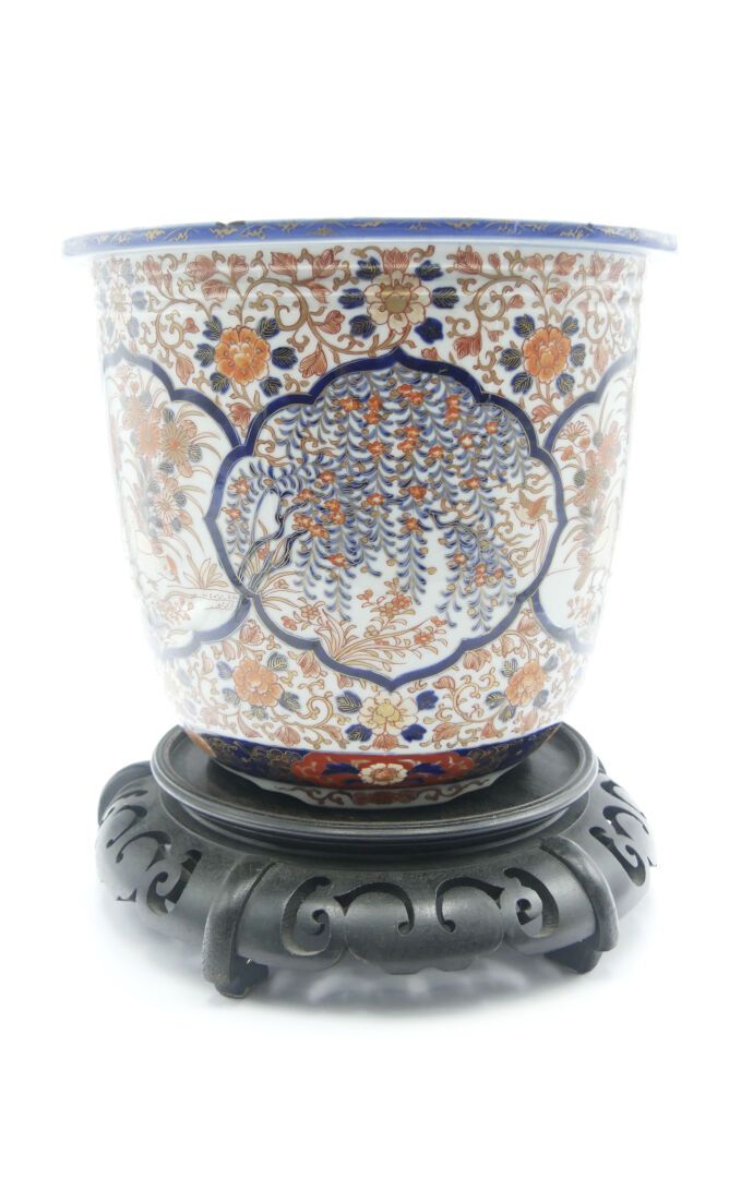 Null JAPAN - IMARI - 20th century 

Porcelain cache-pot decorated in blue underg&hellip;
