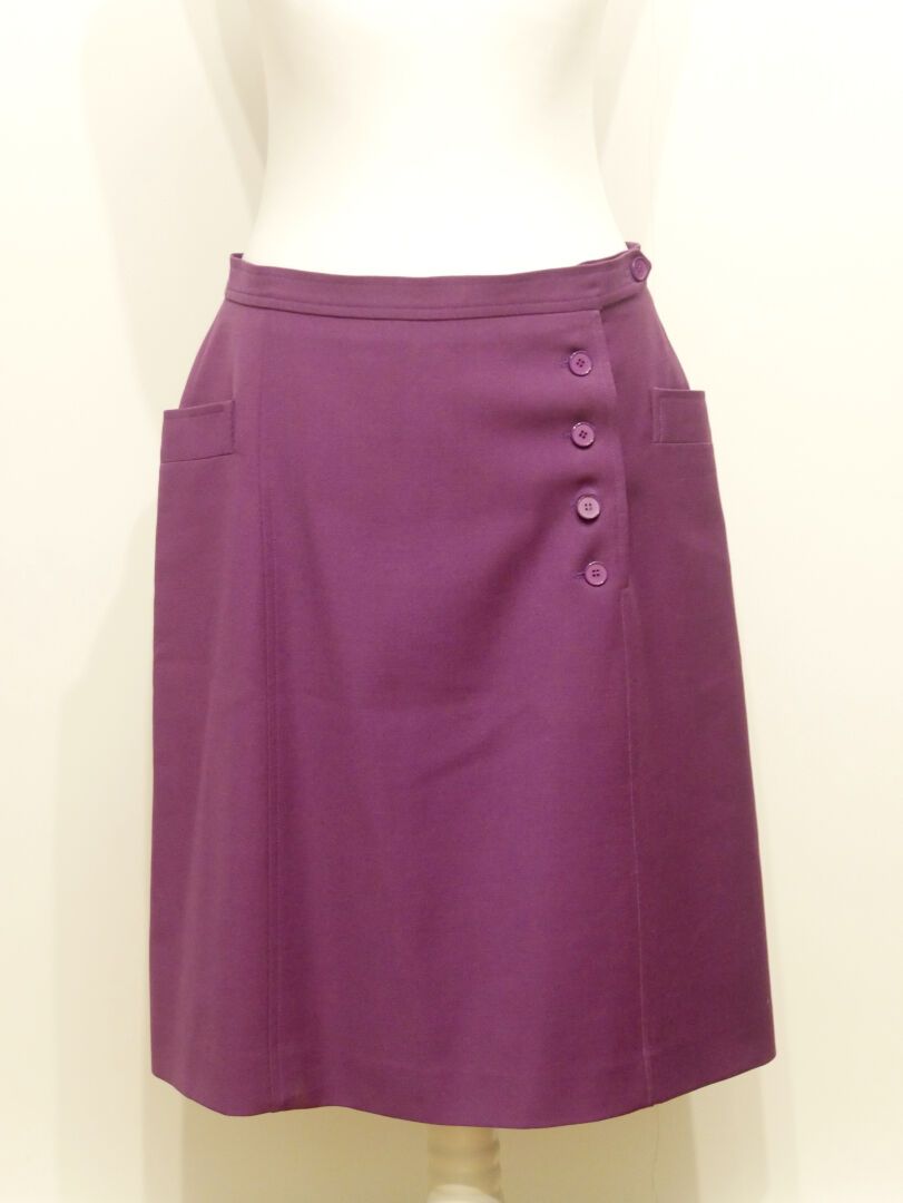 Null YVES SAINT LAURENT KNITWEAR 

Straight skirt in purple wool, closed by five&hellip;