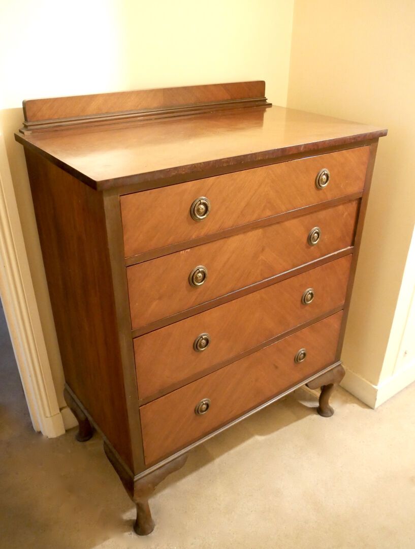 Null 20th CENTURY 

English style chest of drawers opening with four drawers in &hellip;